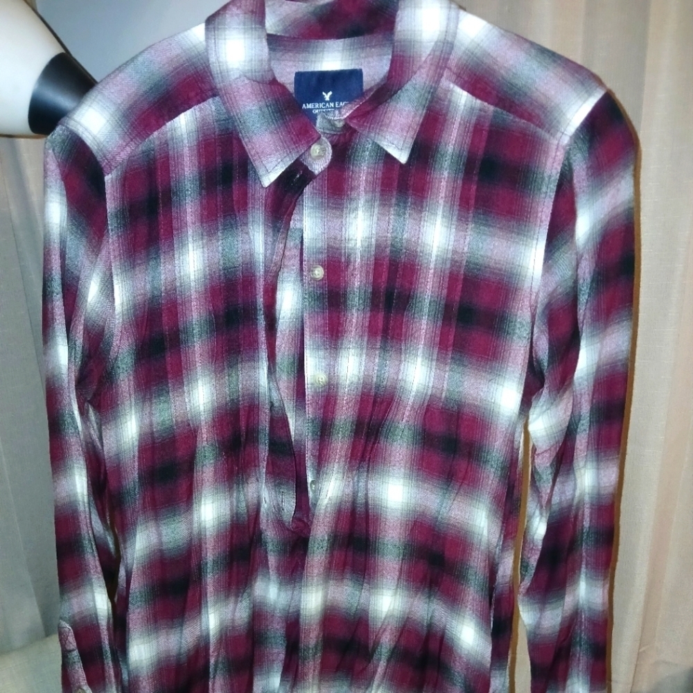 American Eagle half button up collar shirt Size S